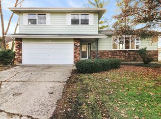 920 Hiawatha Dr, Elgin, IL 60120