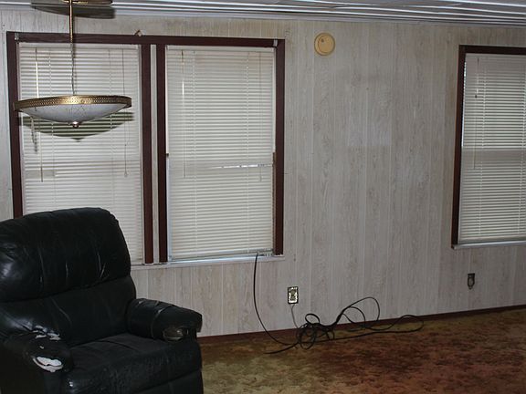 4th image of 109 S Lee St