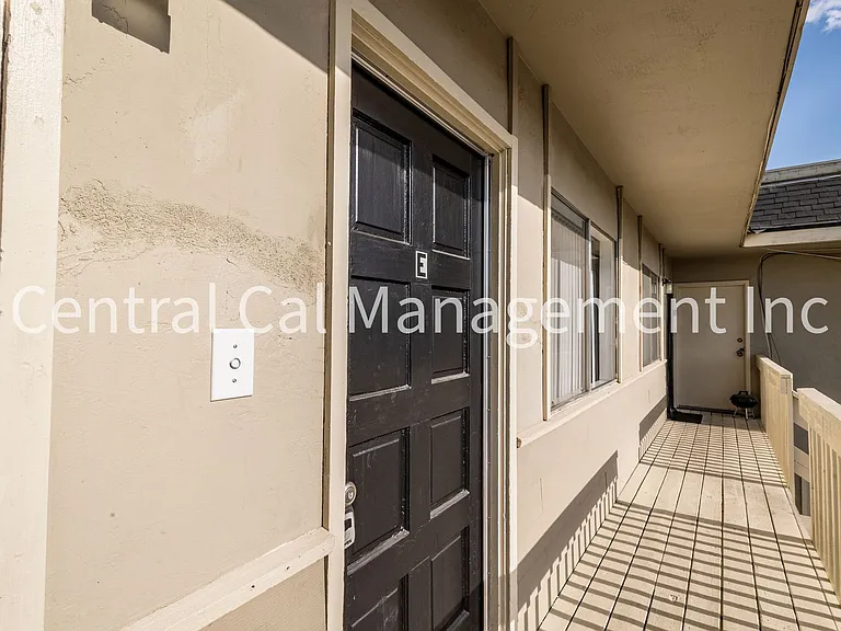 4008 Fishering Drive — Photo 4