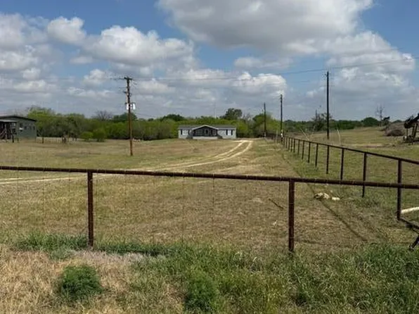 1235 Hoover St, Luling, TX 78648