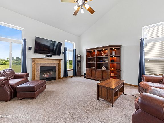 4th image of 2014 Greenview Dr