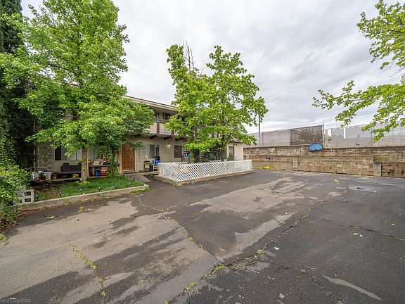 4th image of 620-638 Iris Dr