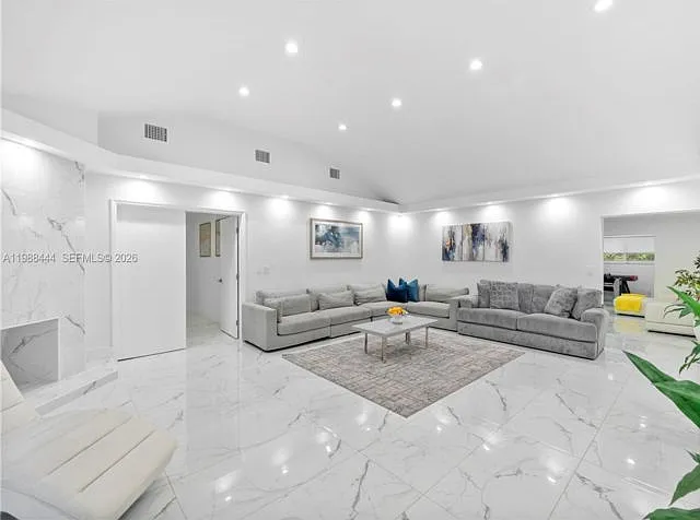 1247 Jackson St — Photo 2
