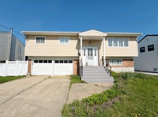 571 Nassau Ave, Freeport, NY 11520