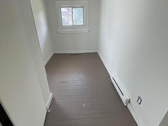 3rd image of 213 Blaine Ave