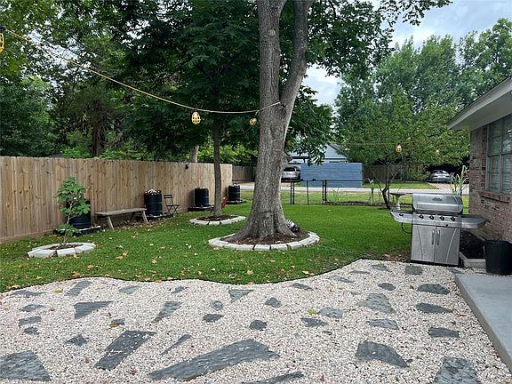 3rd image of 2204 Bauer Dr