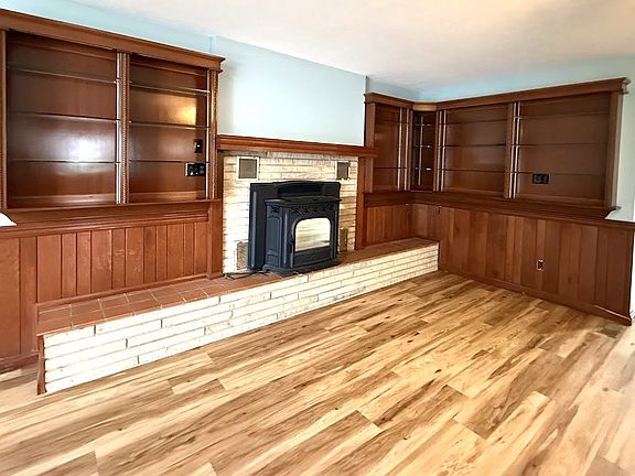 3rd image of 689 Peach St