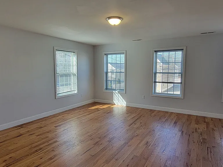 537 Winchester Ave — Photo 3
