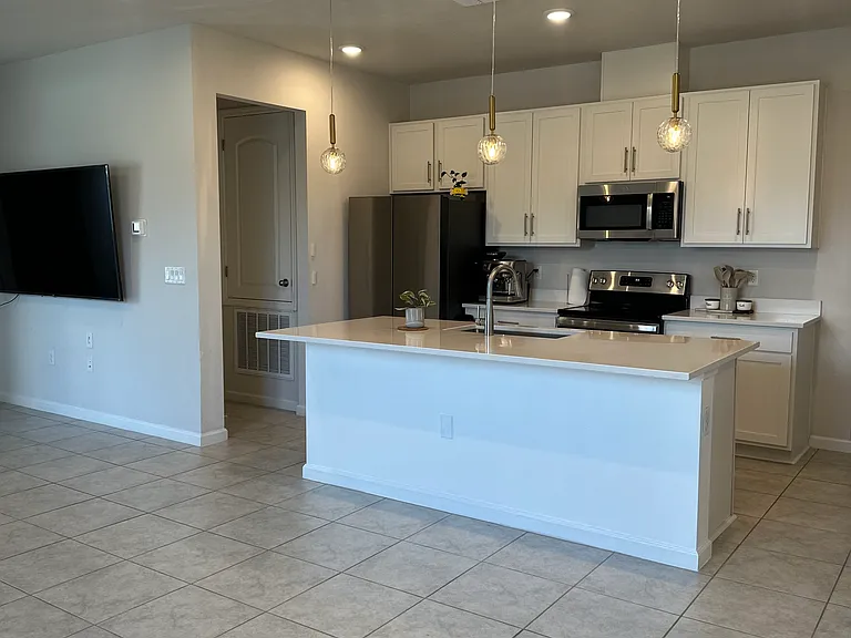 904 Blue Creek Dr — Photo 3