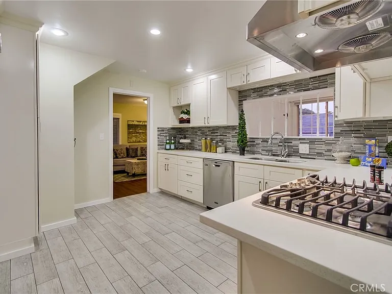 1918 La France Ave — Photo 13