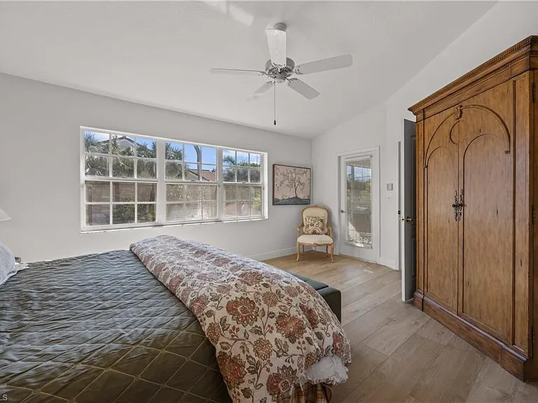 8415 Excalibur Cir #B10 — Photo 16