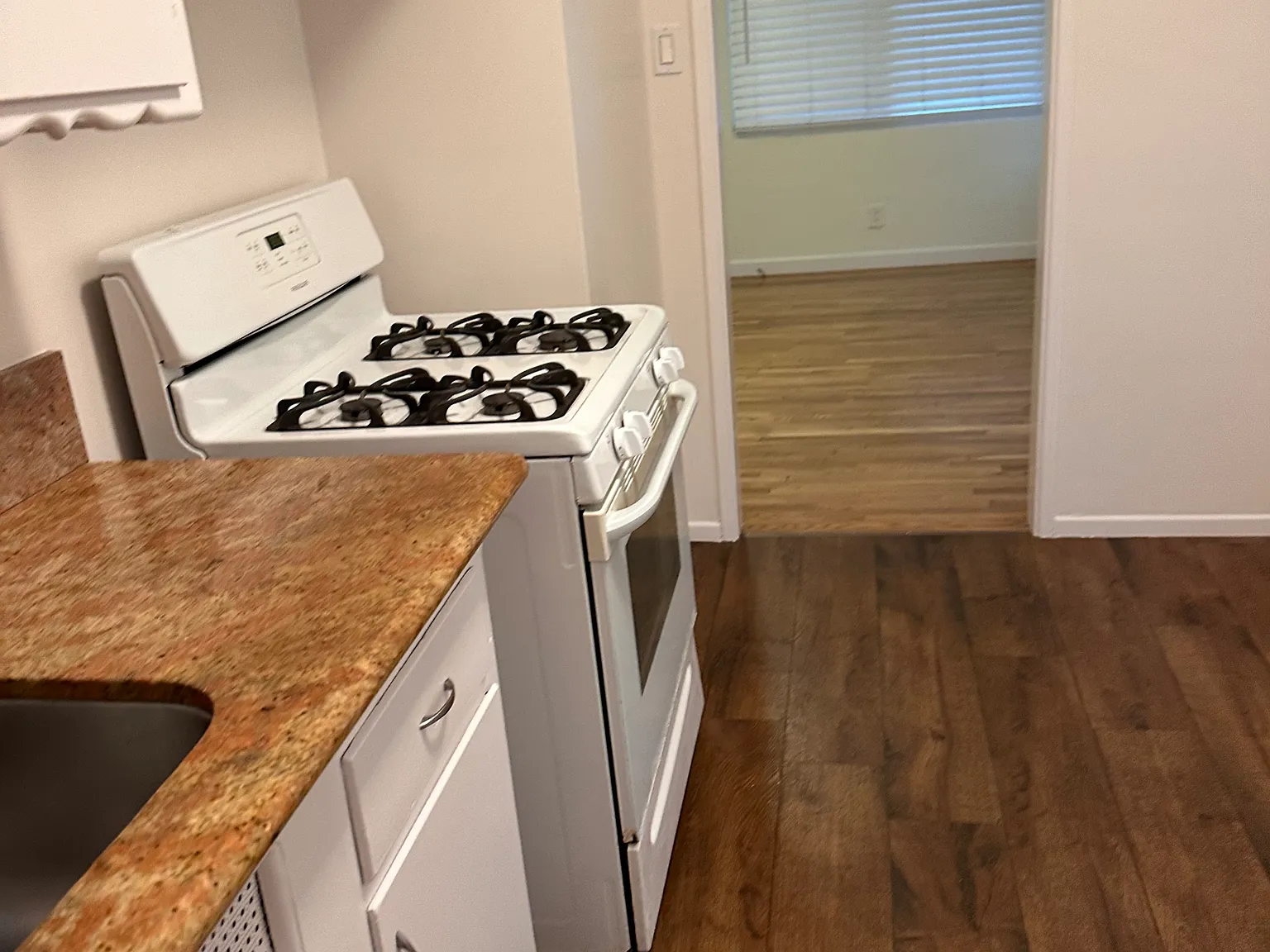 Studio, 416 sqft, $1,375 — Photo 4