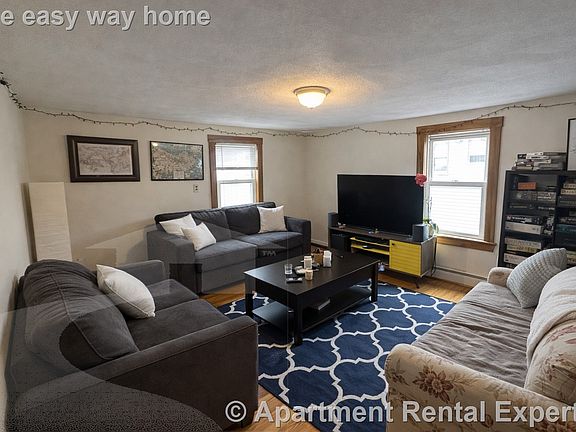 3rd image of 585 Somerville Ave #1