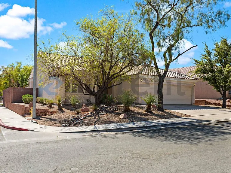 1158 Mirage Lake St — Photo 2