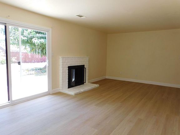 2nd image of 512 San Jose Ave