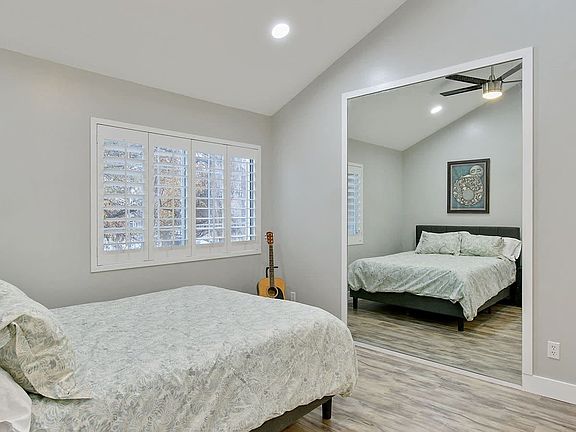 4th image of 1494 Foxboro Dr #2