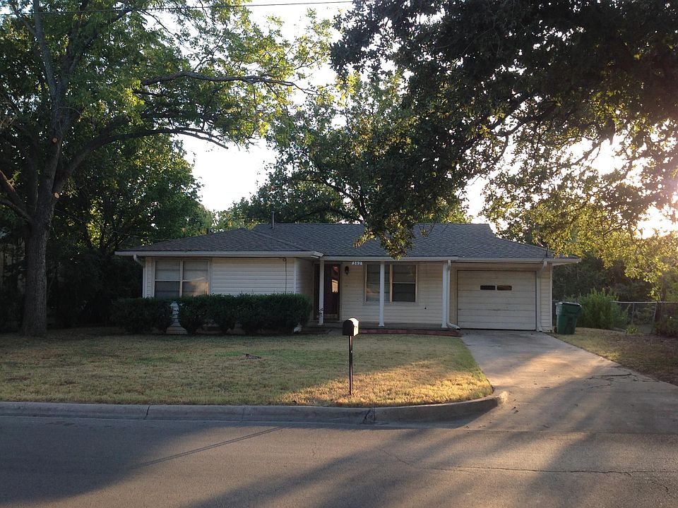 Nice 2-1 home close to schools and shopping