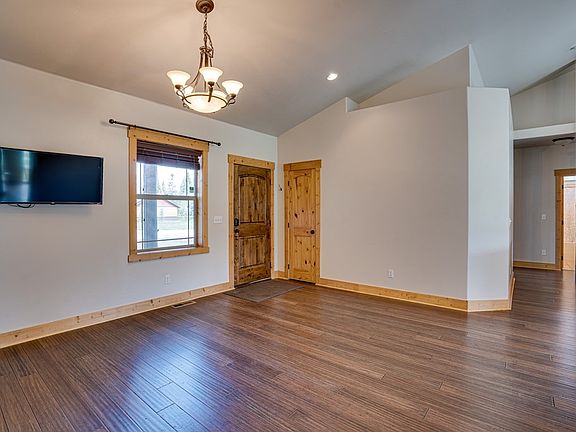 5th image of 1115 Swanie Way