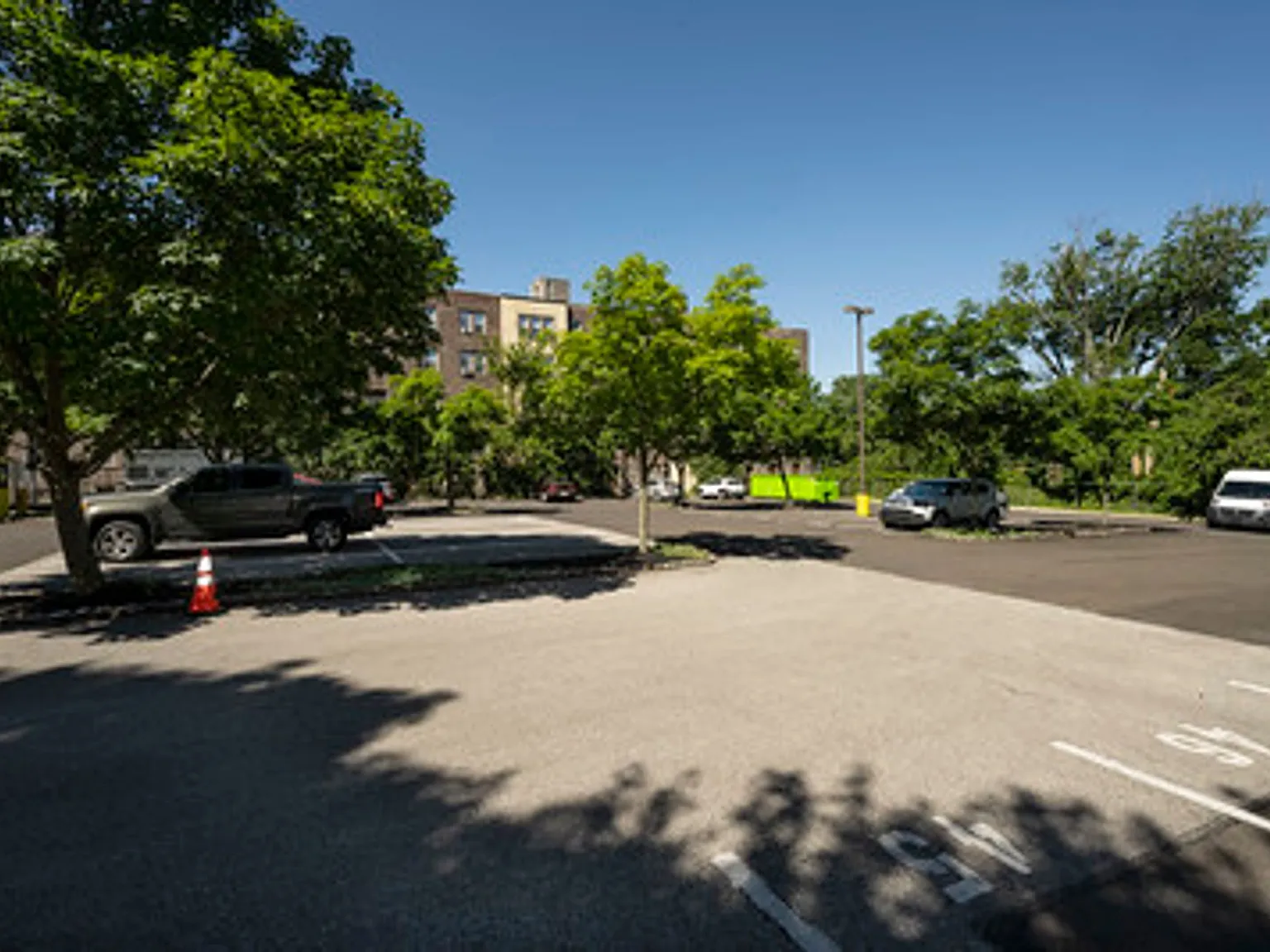 **English Manor Apartments Timeless Charm in the Heart of East Germantown** — Photo 4