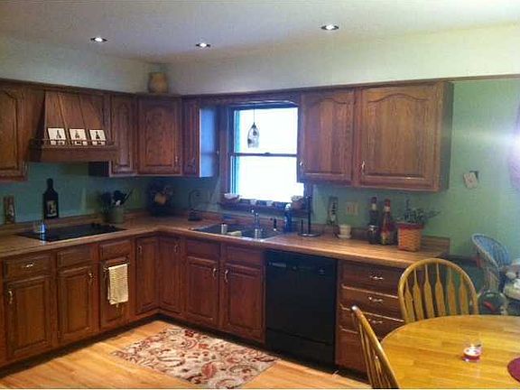 3rd image of 645 Lakeshore Dr W