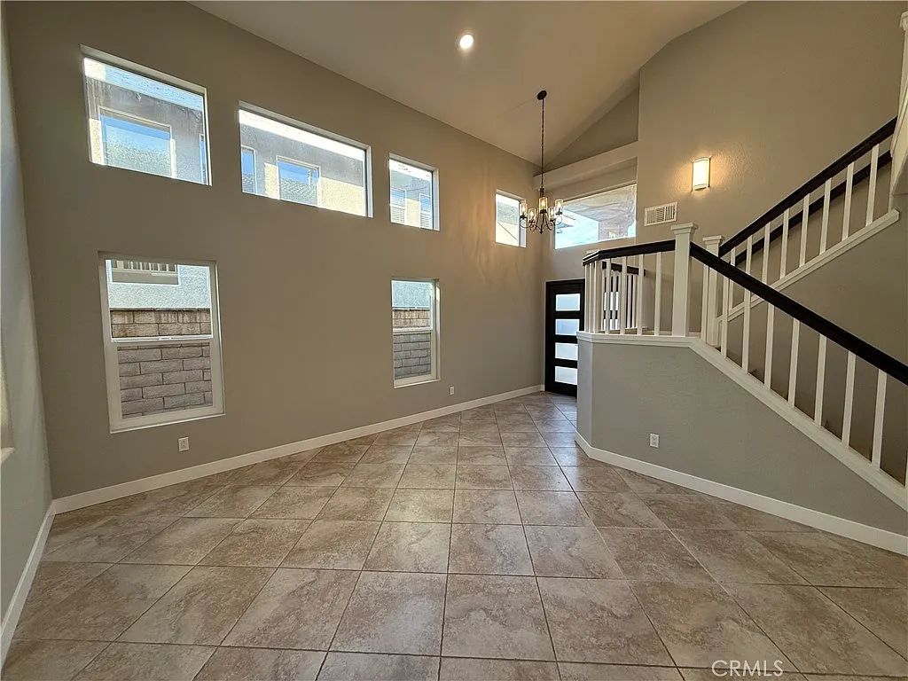 4 bed, 2307 sqft, $4,800 — Photo 4
