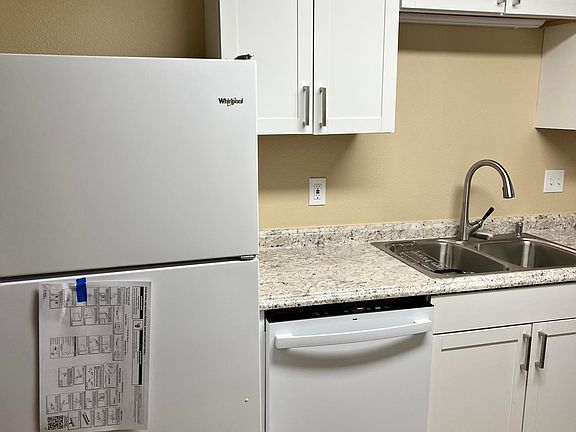 Newly renovated Kitchen with all new Kitchen Appliances