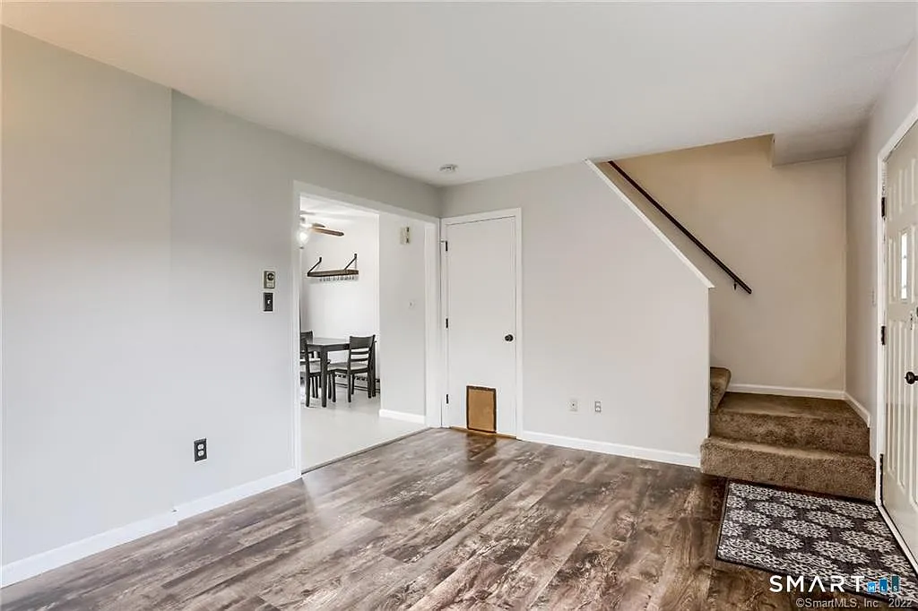 2 bed, 1.5 bath, 936 sqft, $1,900 — Photo 4
