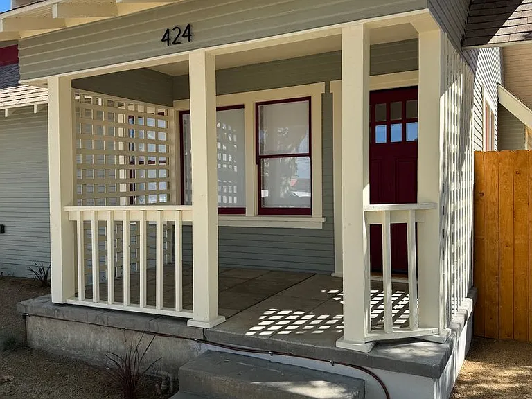 422 E Walnut — Photo 2