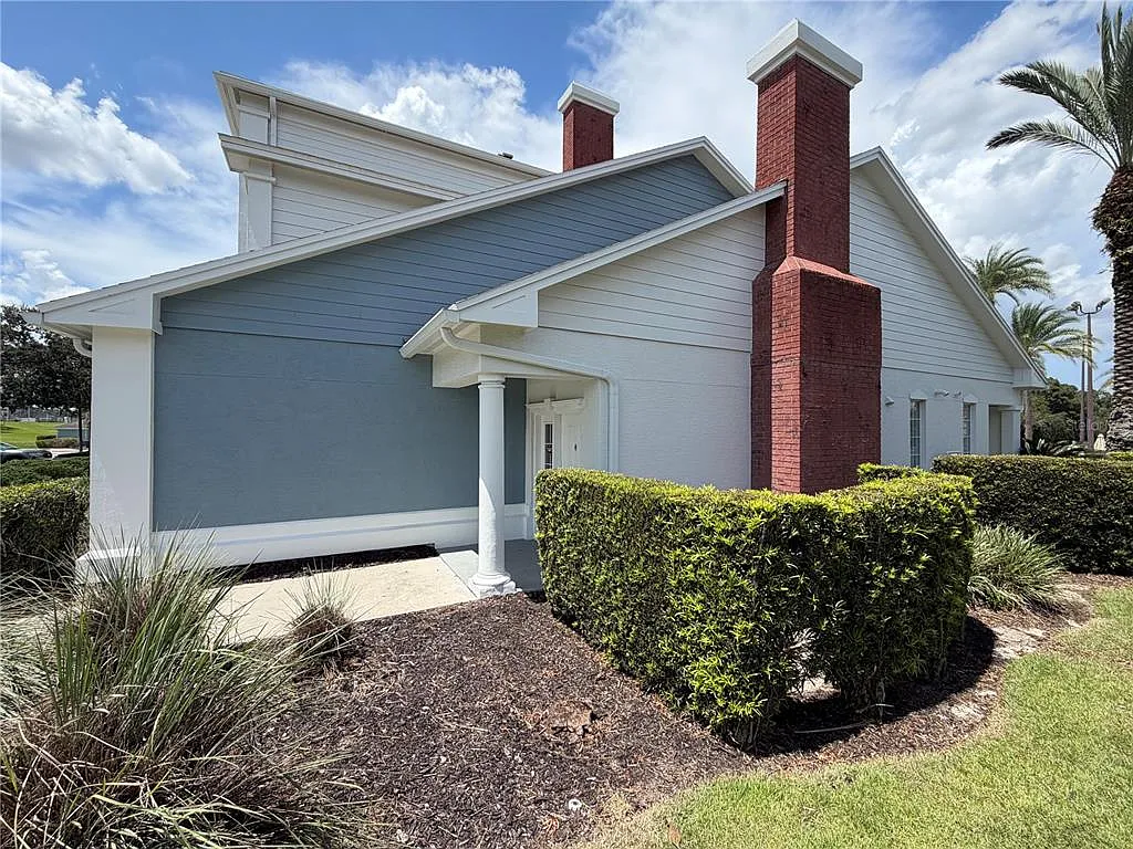 3 bed, 2.5 bath, 2069 sqft, $2,750 — Photo 2