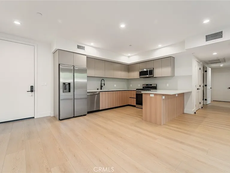 7510 Sepulveda Blvd #204 — Photo 8