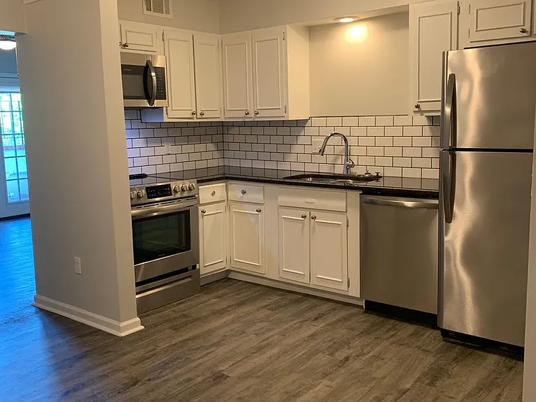 3909 Kenwood Ave — Photo 9