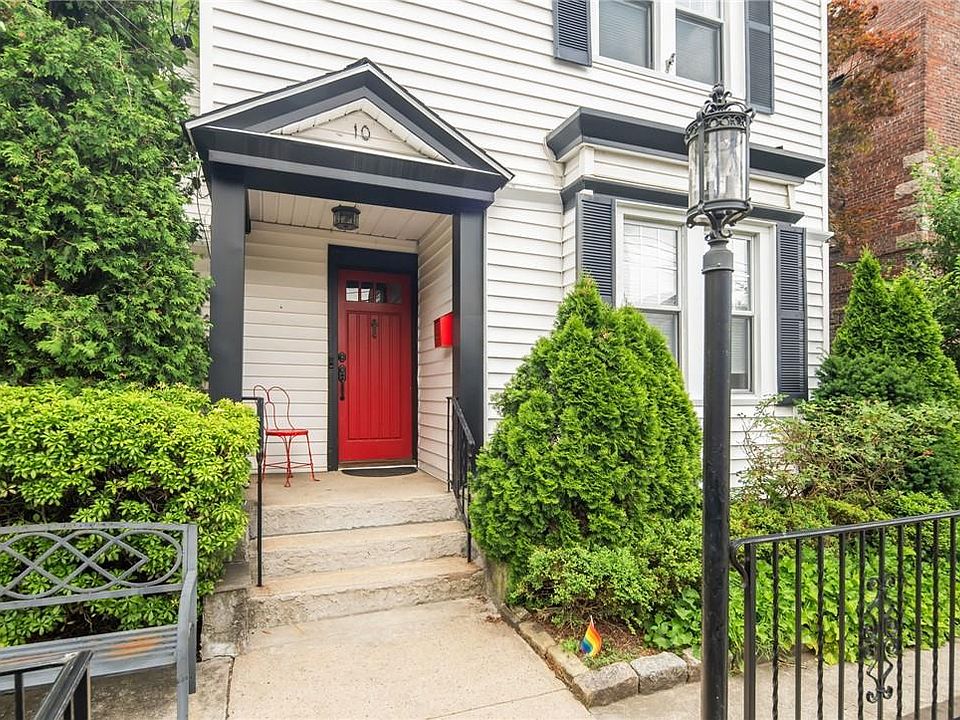 1st image of 10 Oak Avenue