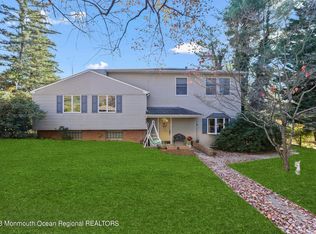 16 Farrell Dr, Middletown, NJ 07748