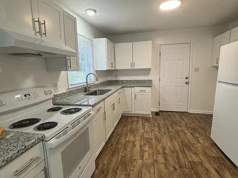 2614 Dumfries Dr — Photo 10