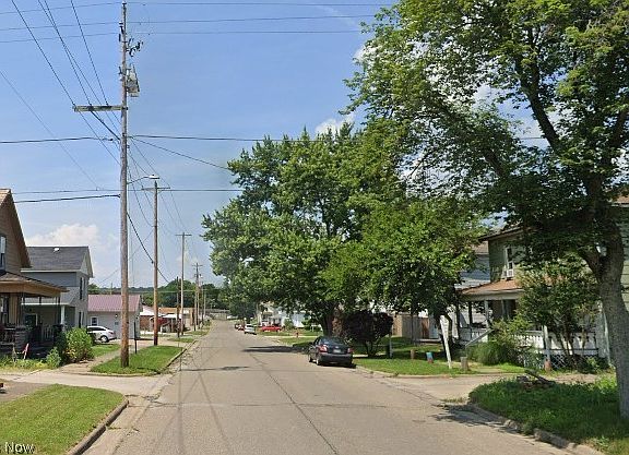 4th image of 319 E 5th St