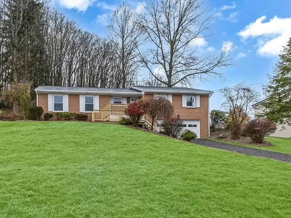 705 Tara Dr, Ellwood City, PA 16117