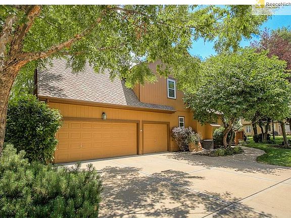 THREE CAR SIDE ENTRY