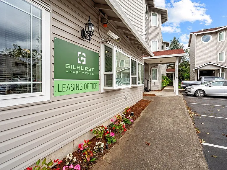 Gilhurst Apartments — Photo 7