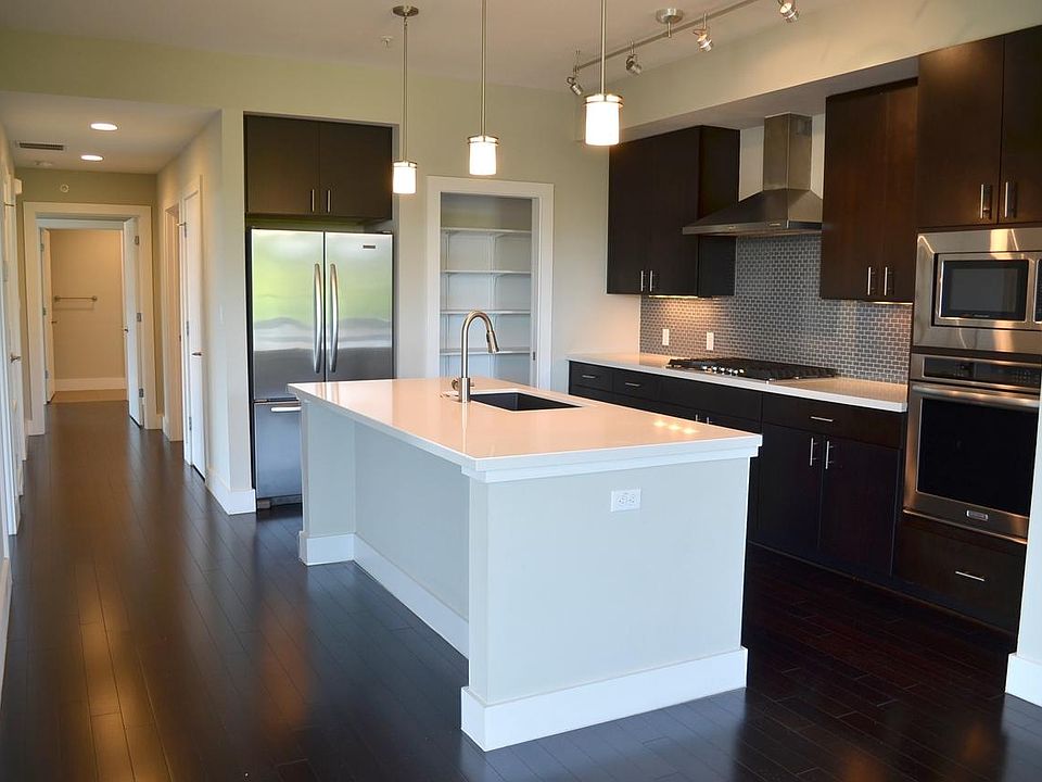 1st image of 2612 W 12th St Unit 301