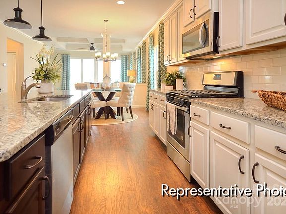 3rd image of 490 Aspire Cir #123