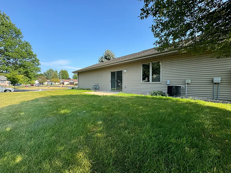 622 Greenfield Dr — Photo 3