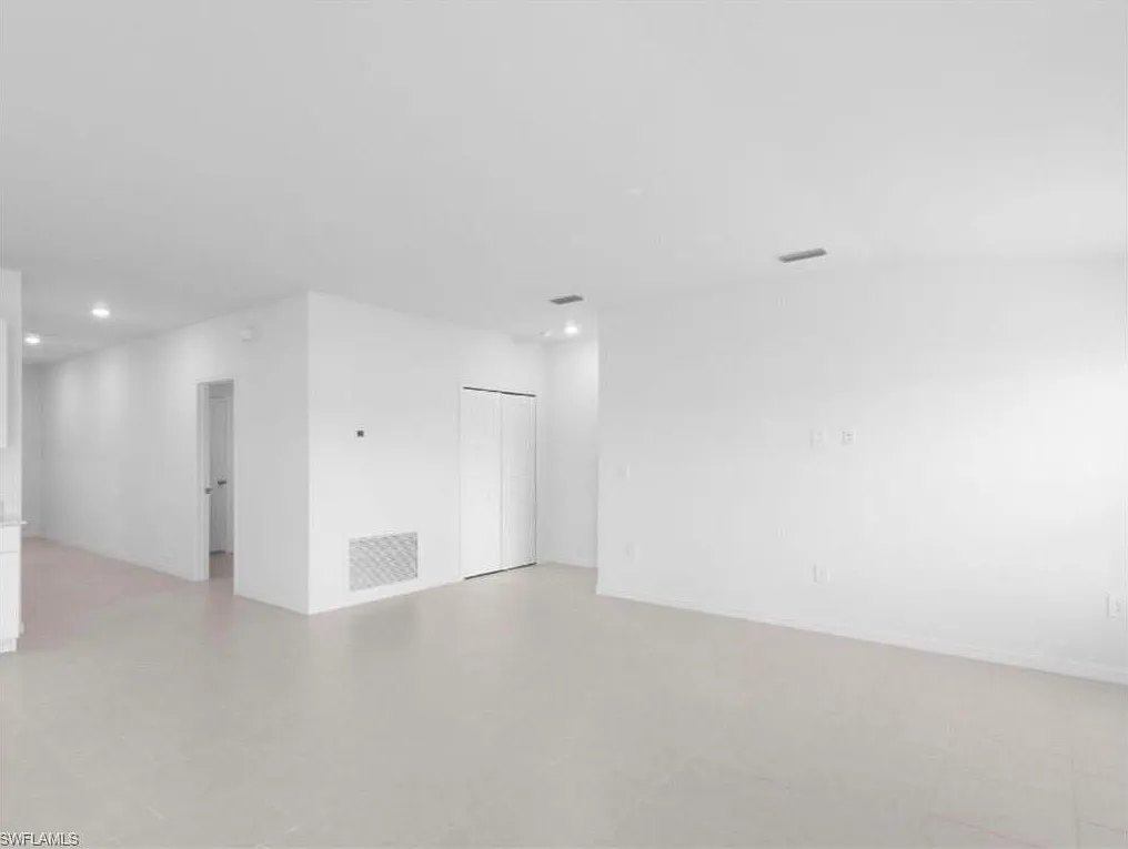4 bed, 2.0 bath, 1824 sqft, $2,200 — Photo 3