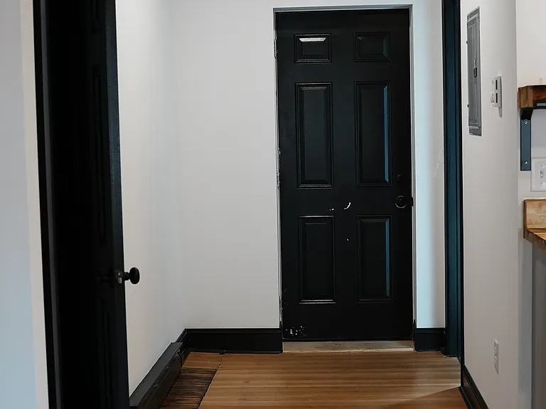 22 Hutton St #3 — Photo 14