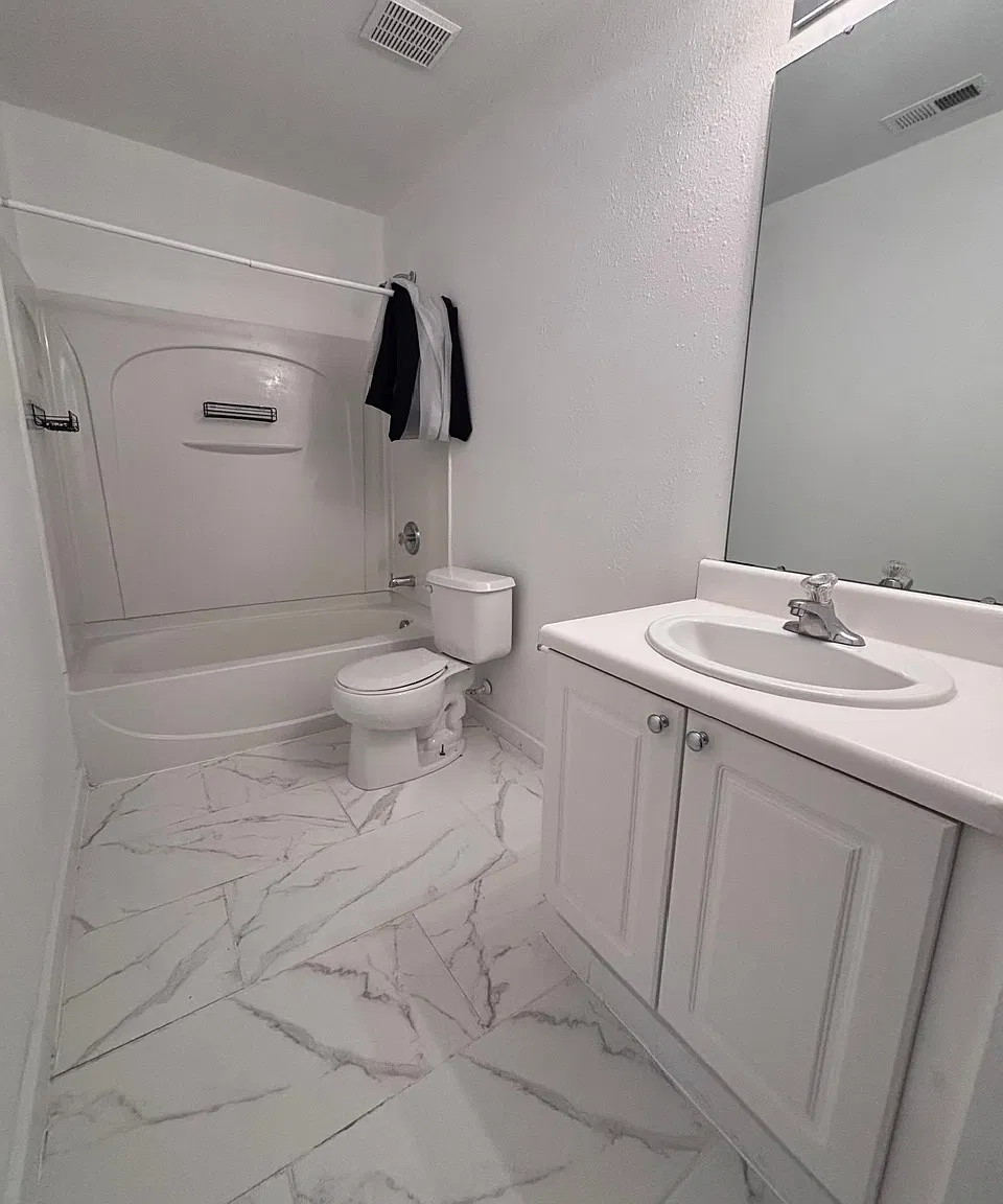 4 bed, 2.5 bath, 2250 sqft, $2,700 — Photo 2