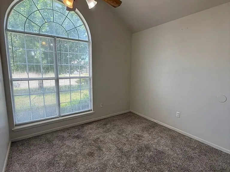 3933 Wake Forest Ln — Photo 12