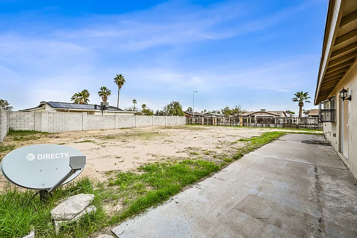 11102 W Turney Ave — Photo 3