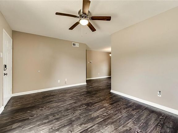 4th image of 215 Wake Dr
