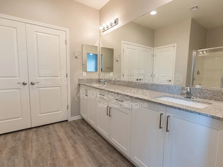 2950 N 38th St #13 — Photo 12