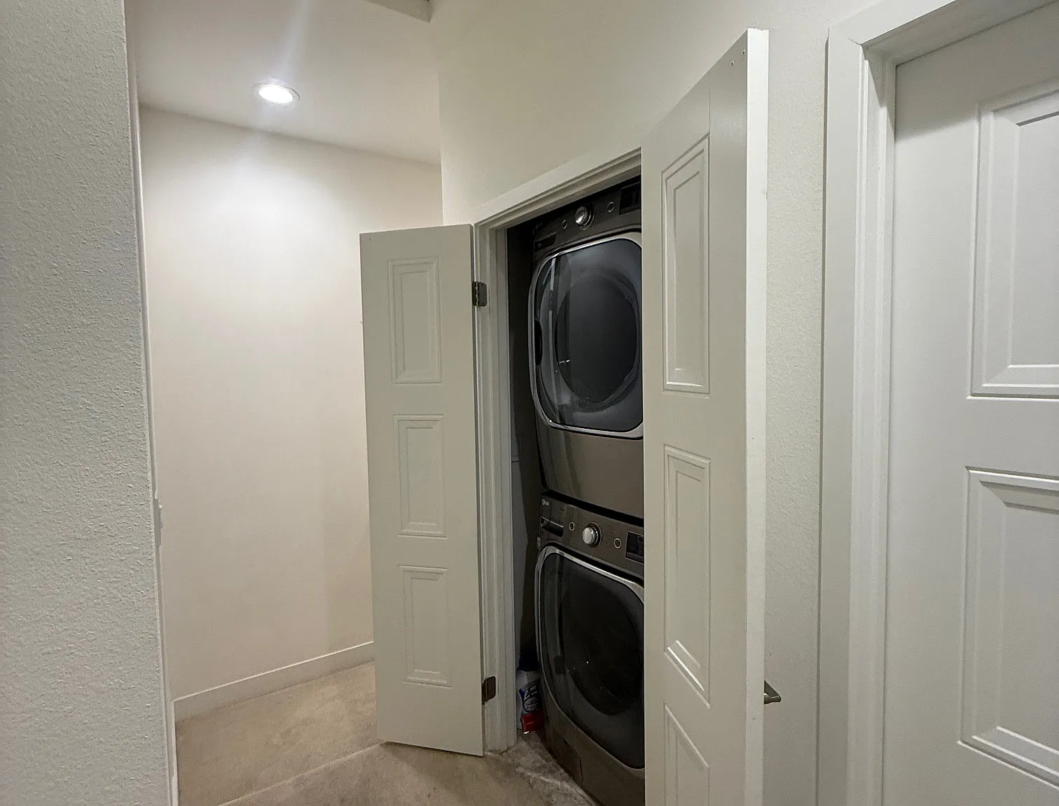4 bed, 3.5 bath, 1900 sqft, $995 — Photo 4