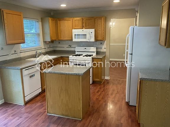 4th image of 328 Pebblestone Dr